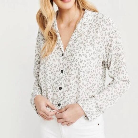 Abercrombie & Fitch Womens size Medium Leopard Cheetah Print Cropped Blouse NEW - Picture 2 of 12